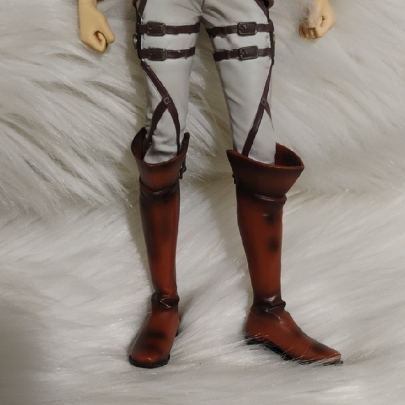 Action Figure with Brown and Yellow Outfit - Picture 3 of 5